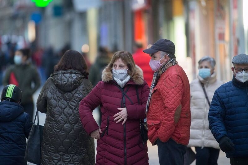 Sanidad y CCAA acuerdan reducir la cuarentena de los positivos de Covid-19 a siete días
